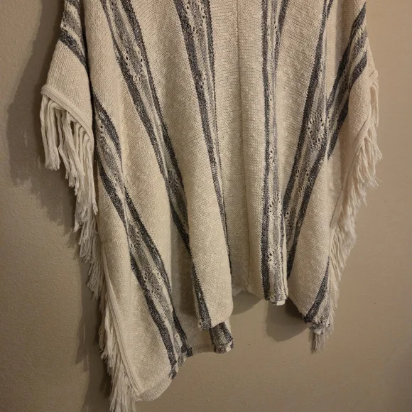 ALTAR'D STATE Cream Boho Western Striped Fringed Knit Vneck Shawl Poncho SZ S/M - Picture 3 of 9